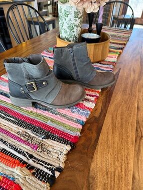 Earth Origins Two-Tone Gray and Brown Ankle Booties with Buckle